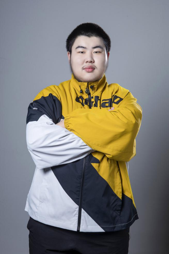 kplqg小胖巅峰赛心态失衡嘲讽队友,水友:还未首发就来恶心人?