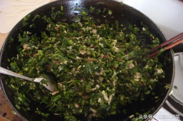 农村奶奶用土灶蒸野菜包子 我一口气可以吃十个