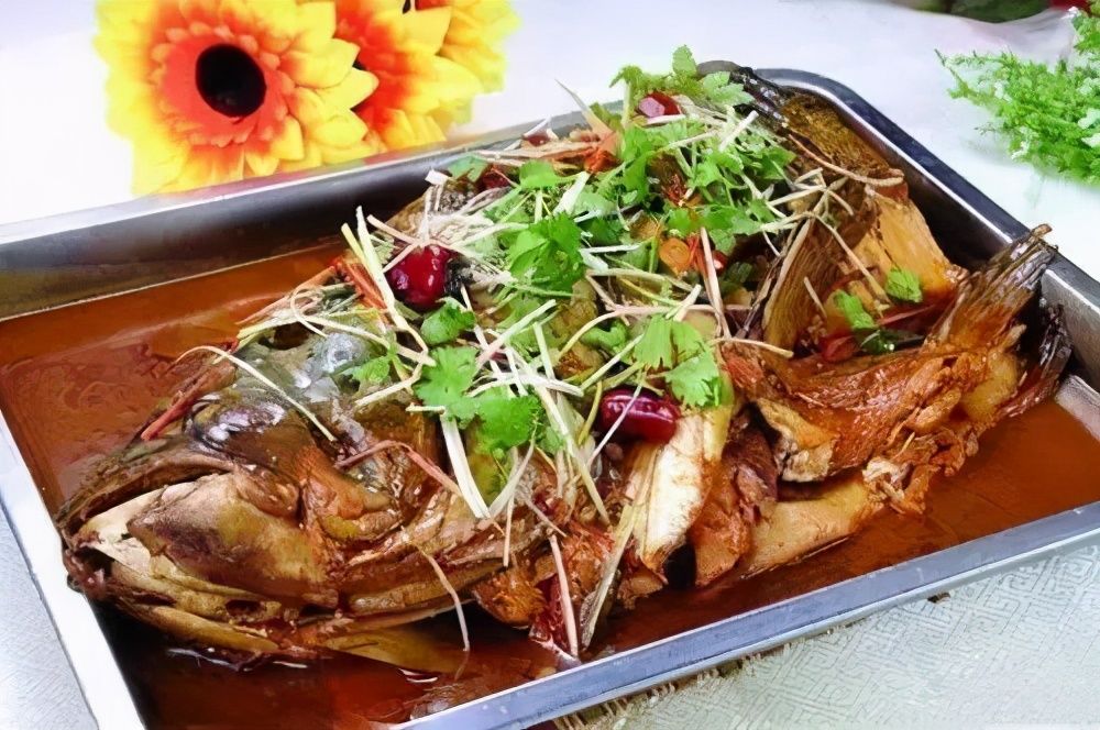 美味鲜嫩碟鱼头的制作方法,家常食谱鱼头做法,麻辣鲜嫩又不腥