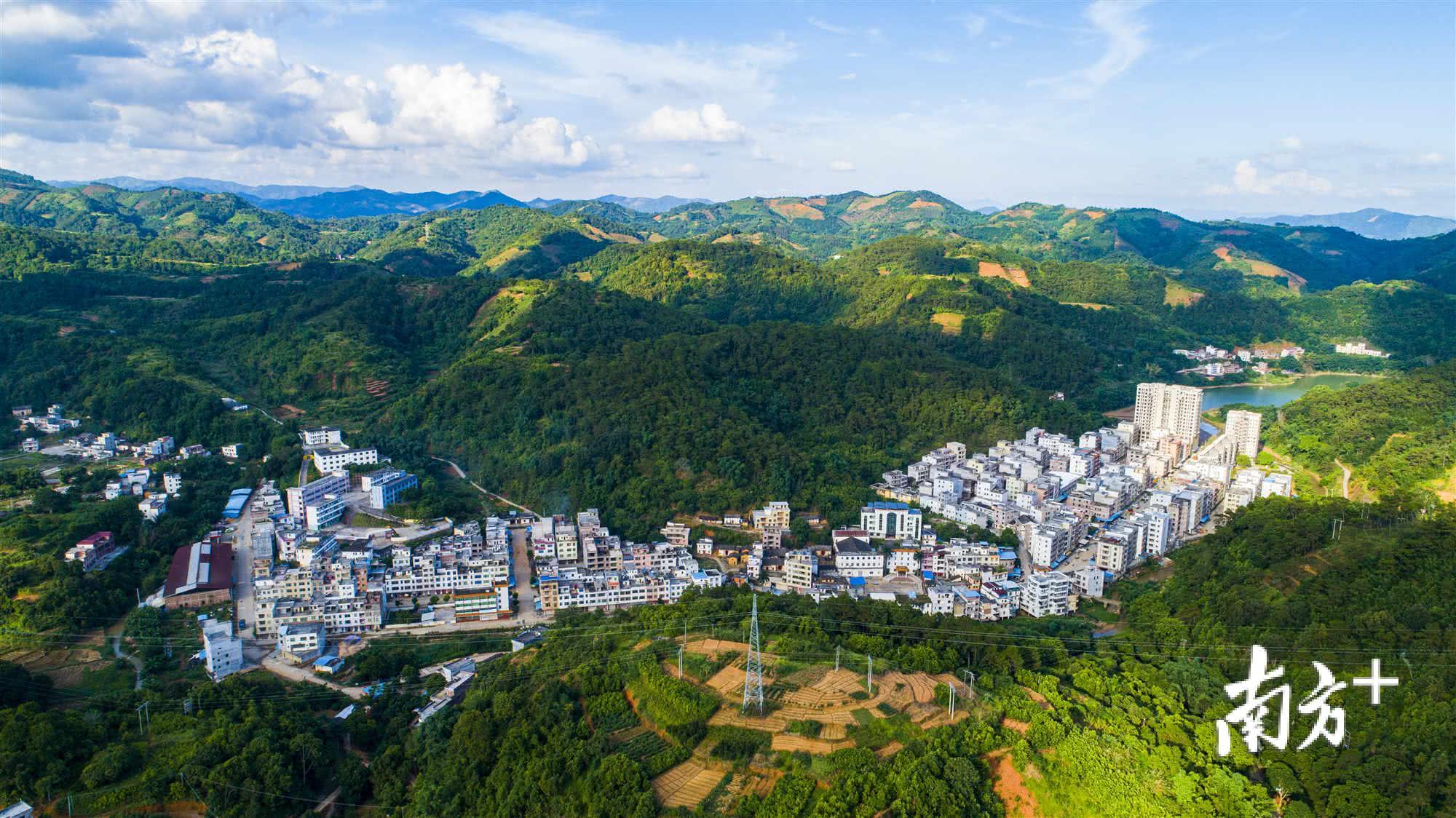 通门镇,卓立,宝珠镇_大山谷图库