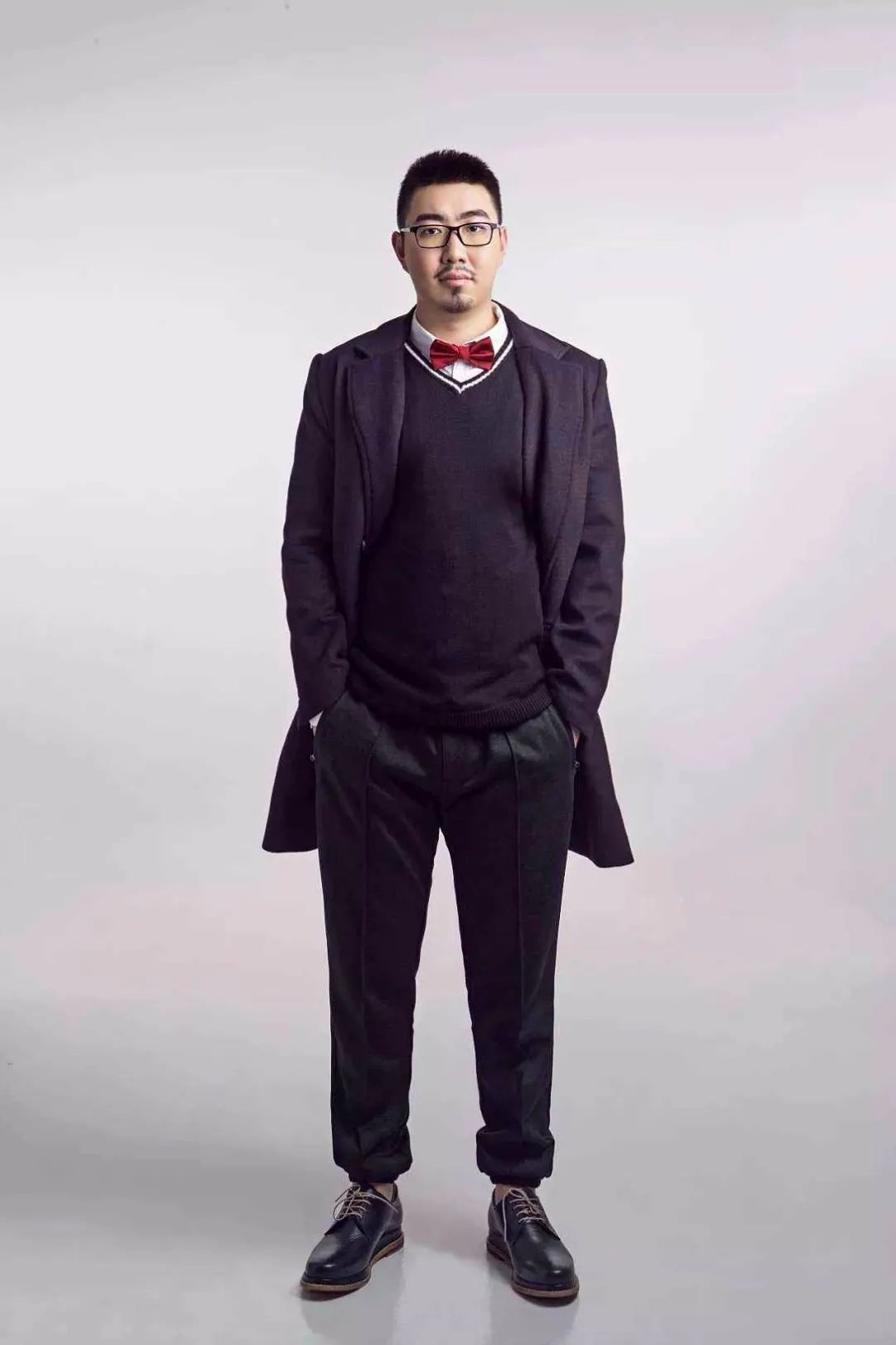 导演潘安子用电影手法掌镜,美术指导韩忠,造型指导张世杰,配乐黄超