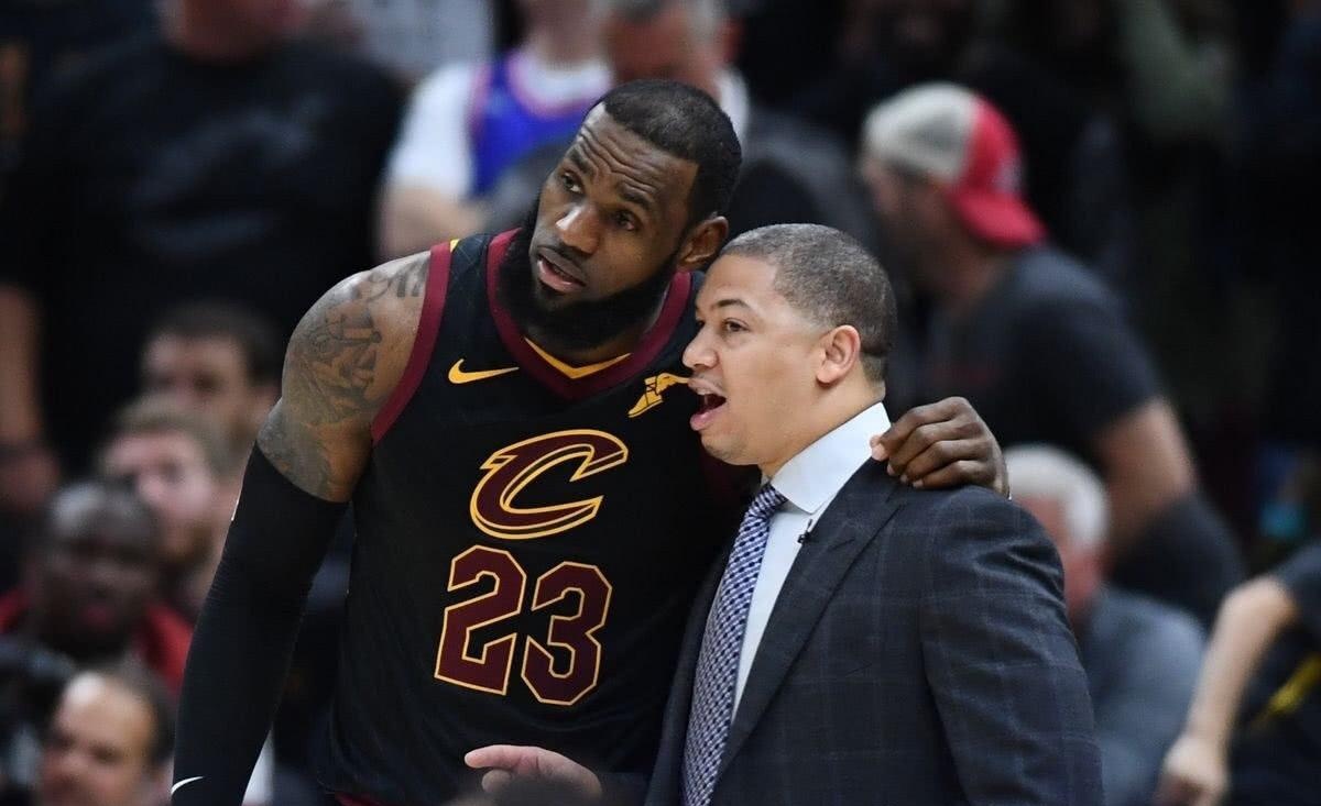 笑噴！老河流吐槽泰倫盧：戰術板上永遠只有一句話，把球和毛巾給詹姆斯-黑特籃球-NBA新聞影音圖片分享社區