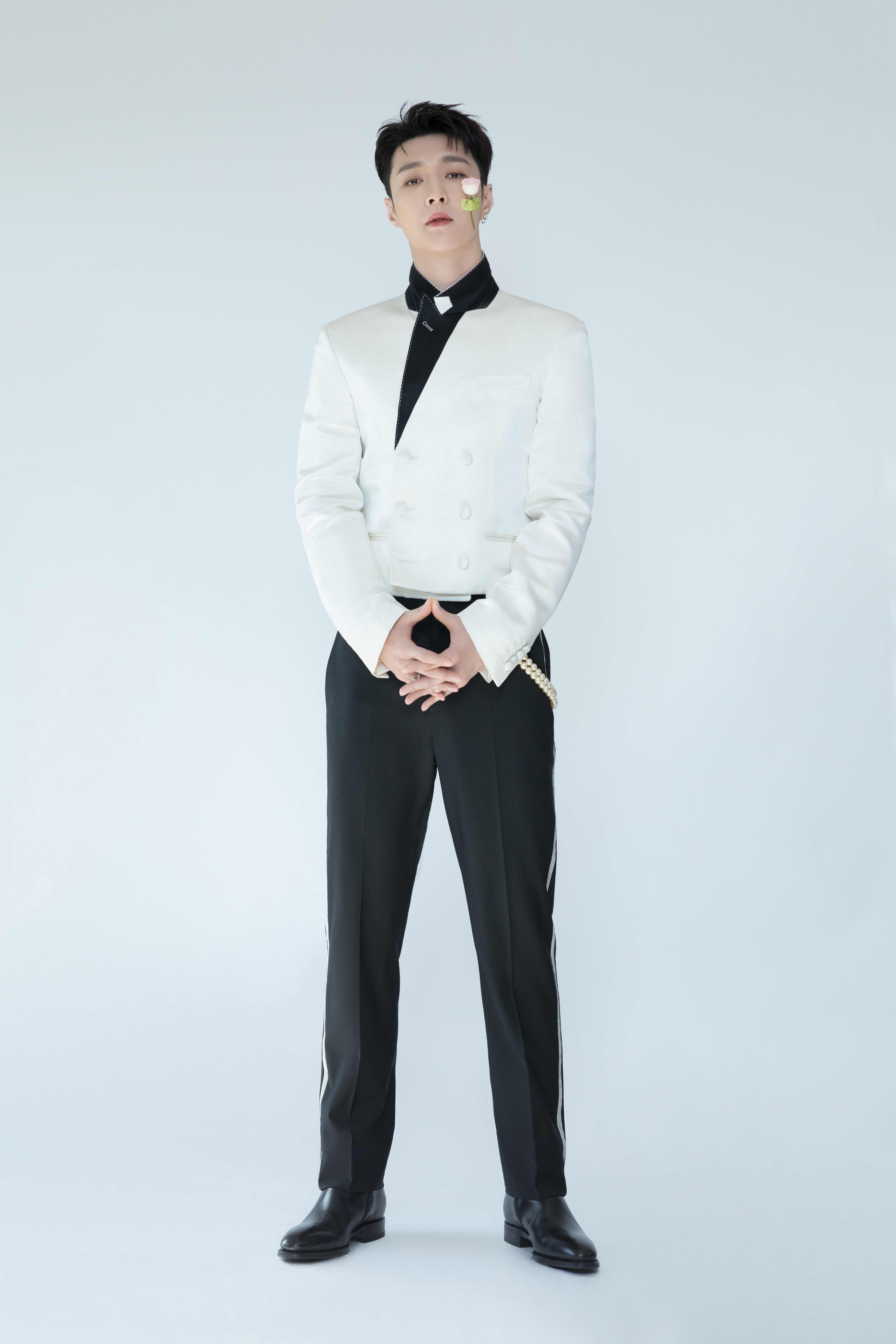 张艺兴荣获"年度最佳音乐制作人" 音乐作品屡获好评