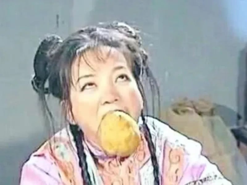 最后一个就是小燕子了,赵薇饰演的小燕子可以说是红遍亚洲的每一个