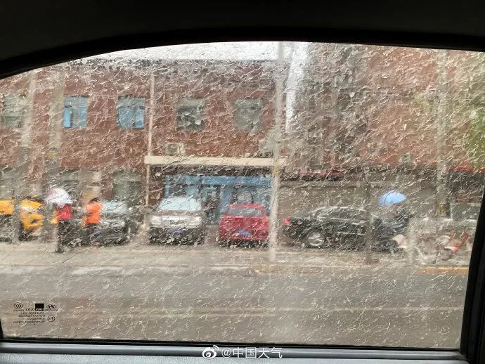 沙尘暴来袭,北京下起了"泥雨"!网友:洗车店笑开了花