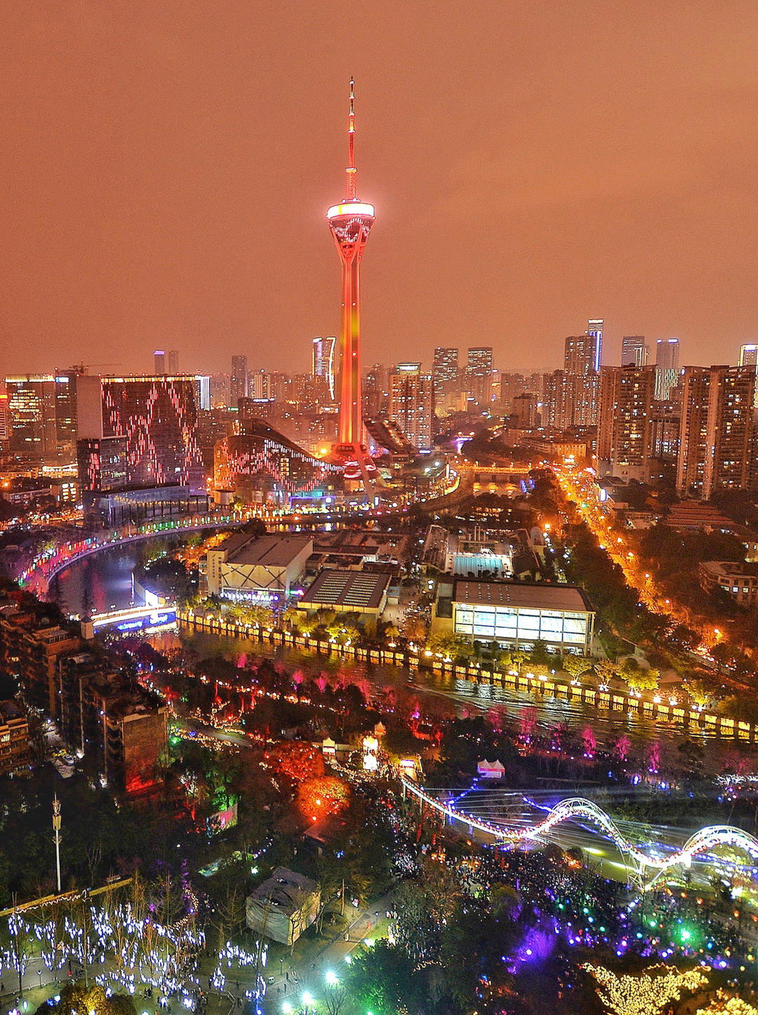 聚焦"成于中优 华在文商"成都成华区发展新布局正式出炉