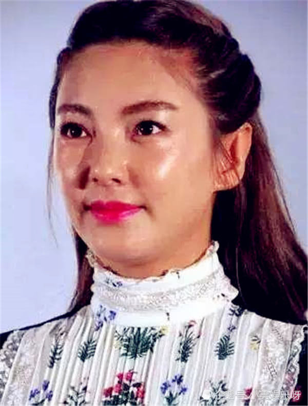 女星"脱妆"后脸有多油?林心如热巴还能接受,看到她:就像一块大油田