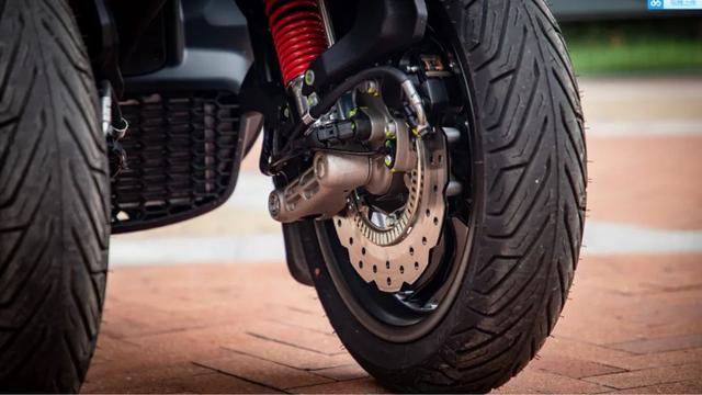 比亚乔新款倒三轮,平行四边双摇臂悬挂系统,7.88万元起-看点快报