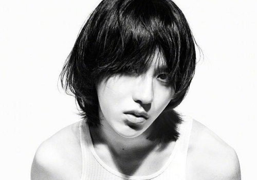 蔡徐坤挑战"花泽类"长发,本以为很怪,结果却意外让人惊艳