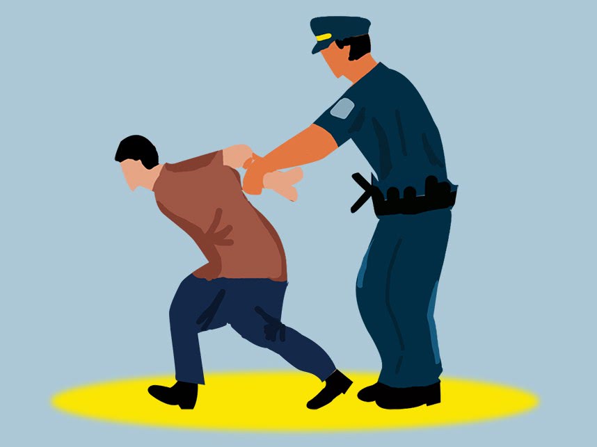 青阳:男子酒后持刀寻衅滋事 特警迅速出击将其控制