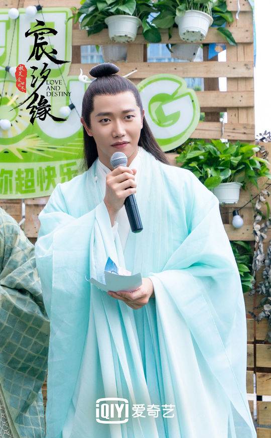 "云风上神"李嘉铭空降成都 坦言和张震搭戏压力很大