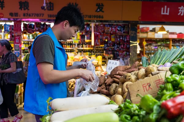 买菜犹如点外卖,首家饿了么未来菜场落户武汉