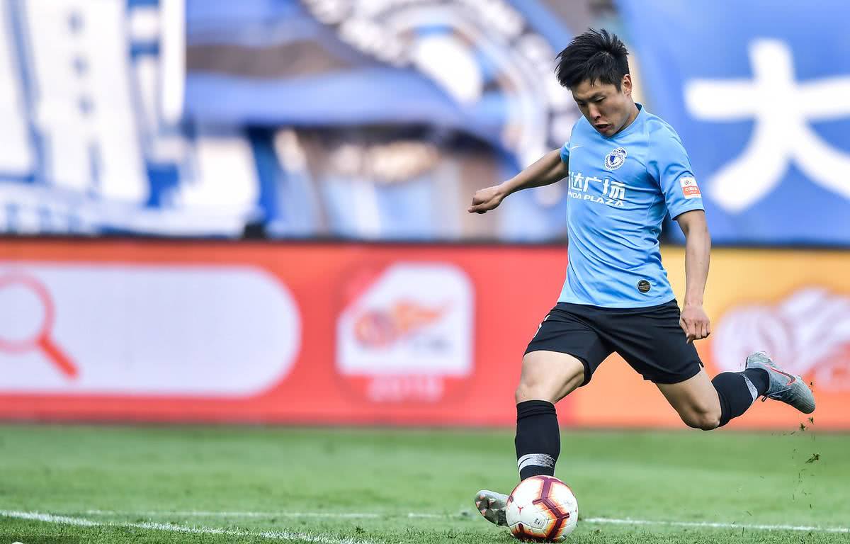 大连人新赛季预测之前腰篇,郑龙新赛季迎来机会?