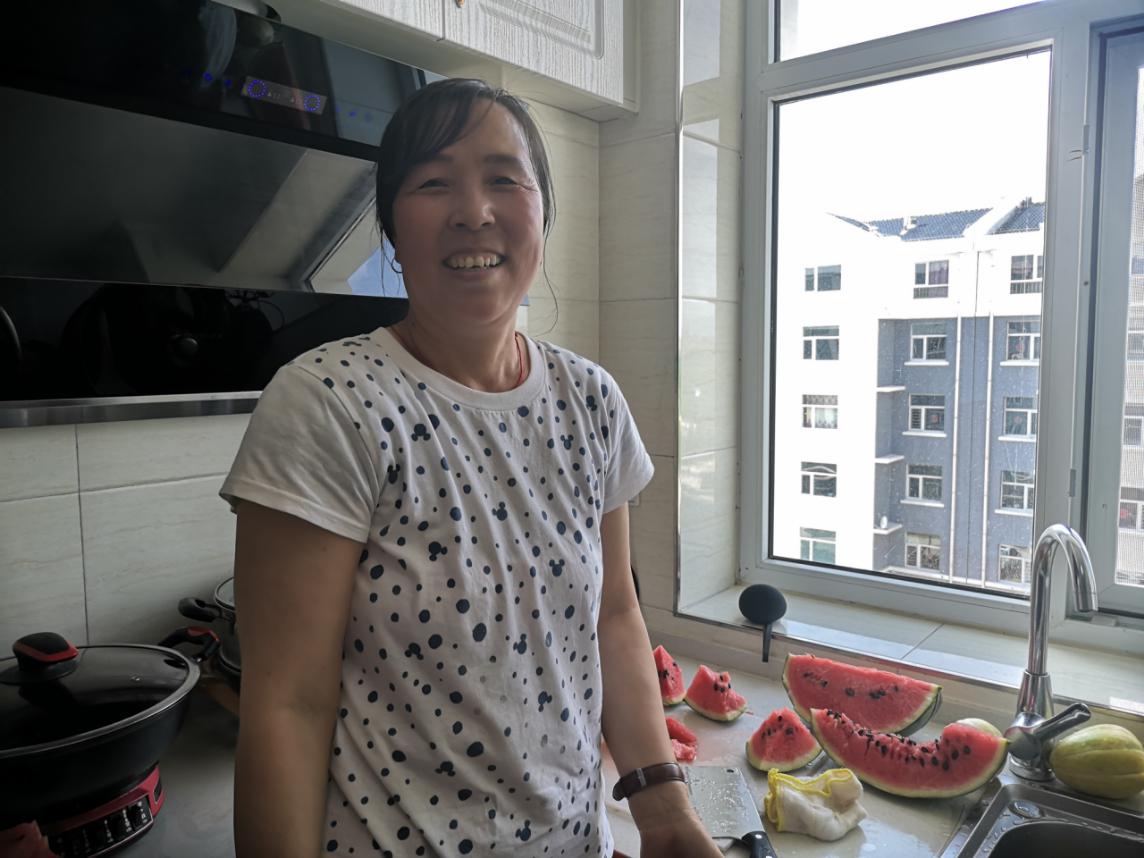 走向我们的小康生活——曹果花:做保姆换来新生活