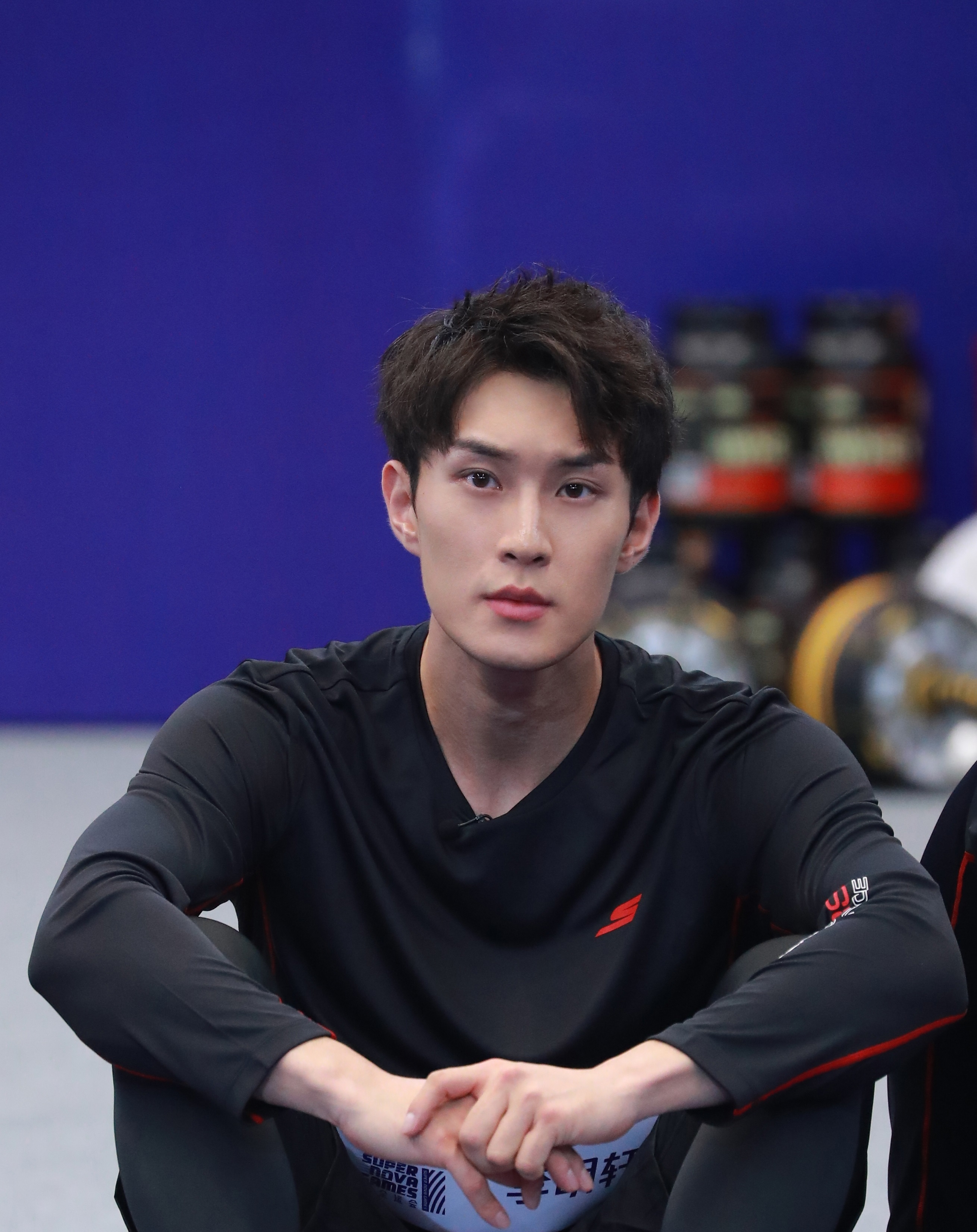 包括青年演员李明轩在内的近150名超新星运动员活力集结,挑战自身