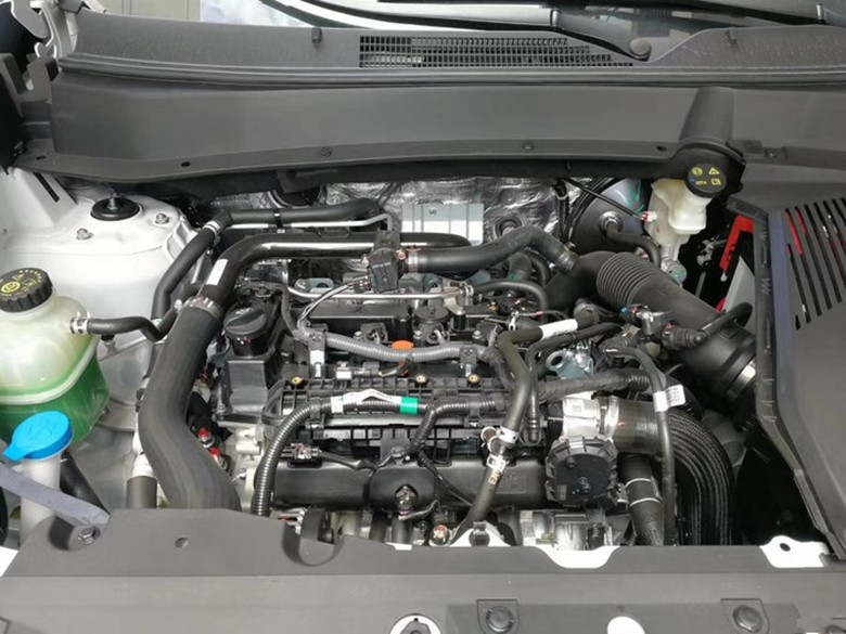 这款国产suv终于"摊牌了",颜值高空间大,1.5t就能硬怼197马力