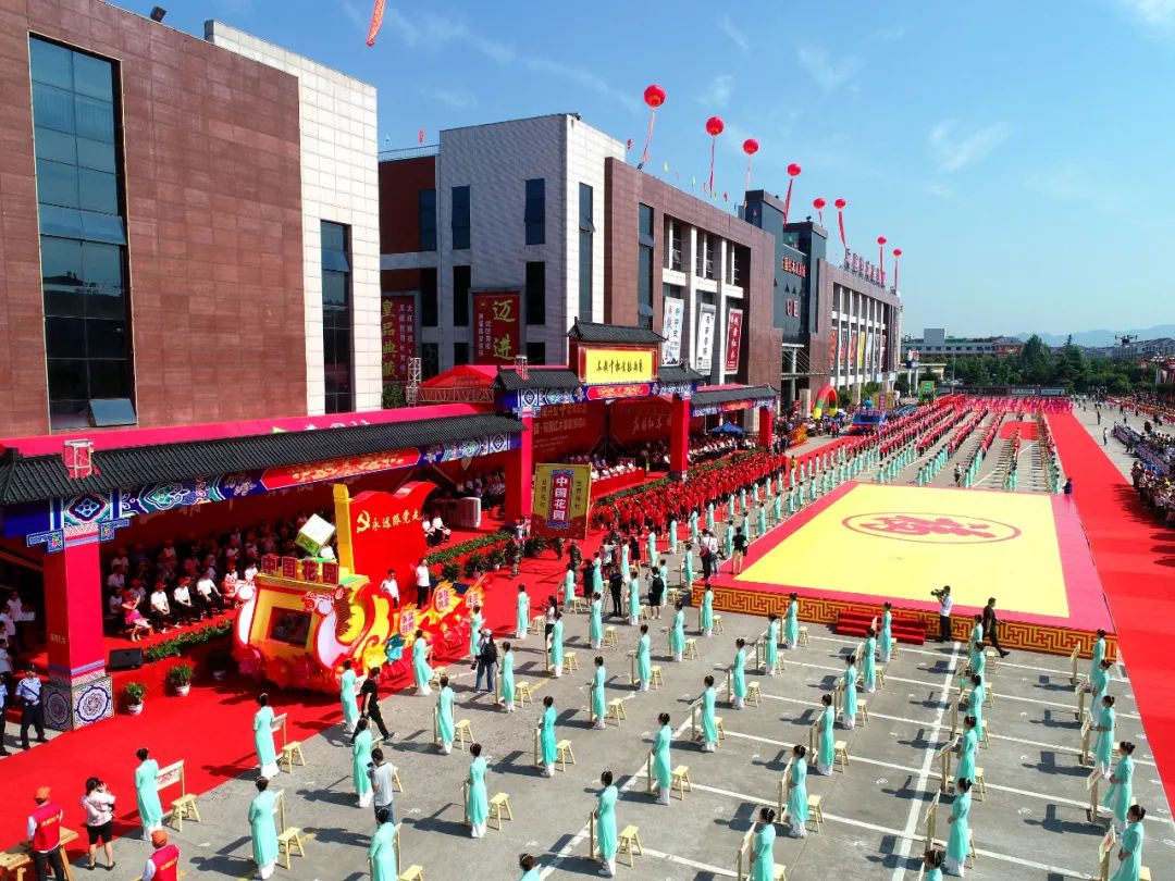 花园红木家具展销会成交额达13.5亿元