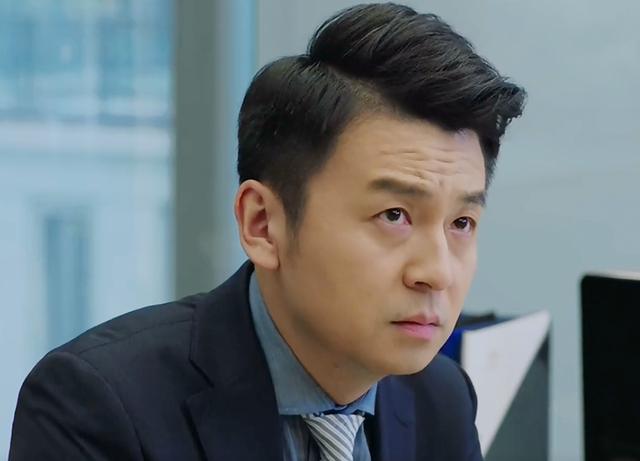 就像是《小欢喜》中沙溢饰演的"乔卫东"一样,他和"陈俊生"一样都是