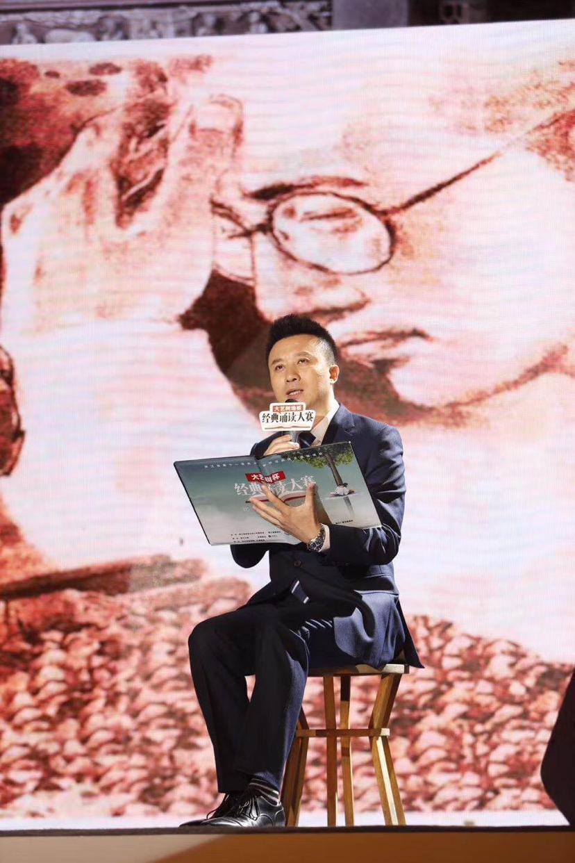 新闻联播,潘涛,央视,四川,晚间新闻,主播