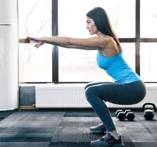 深蹲一年的壮阳感受(无负重深蹲能壮阳吗)