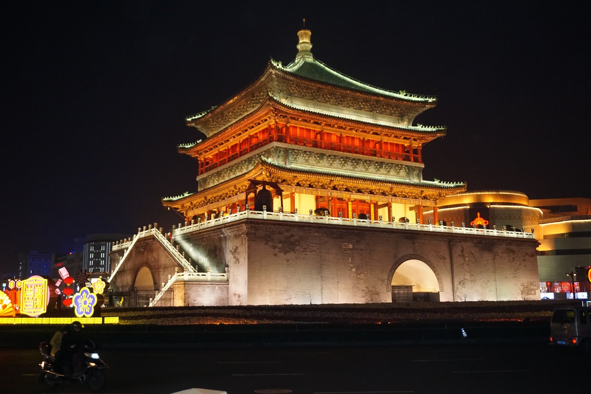 西安钟鼓楼"熄灯",不夜城要拆掉灯具,还会有人去旅游吗?