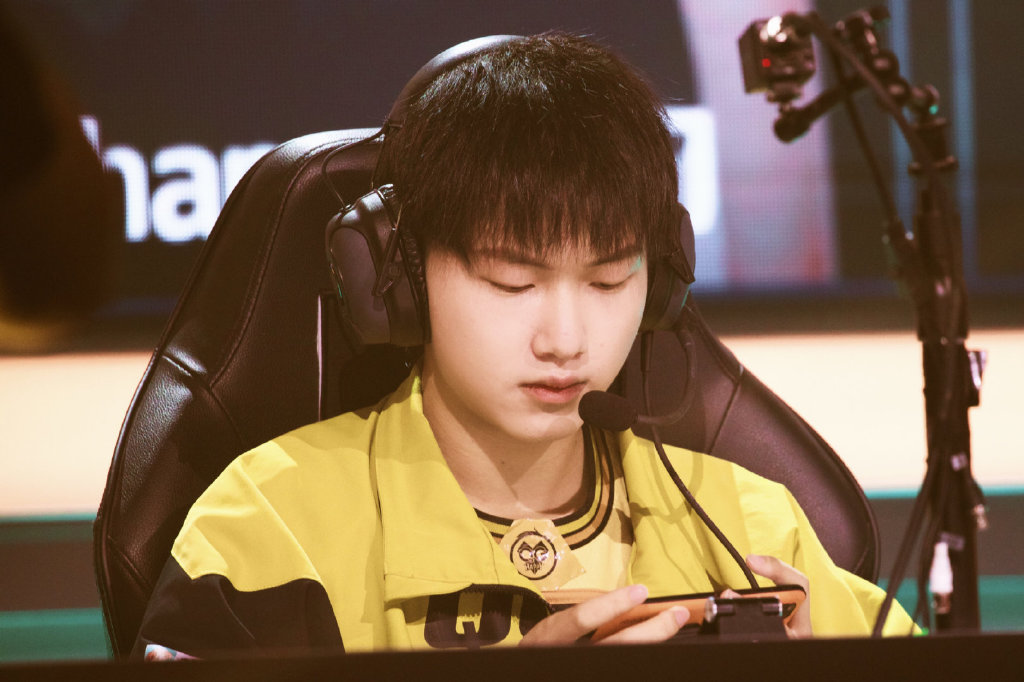 沙龙电竞2020年世界冠军杯qghappy盘点向前进发无惧挑战