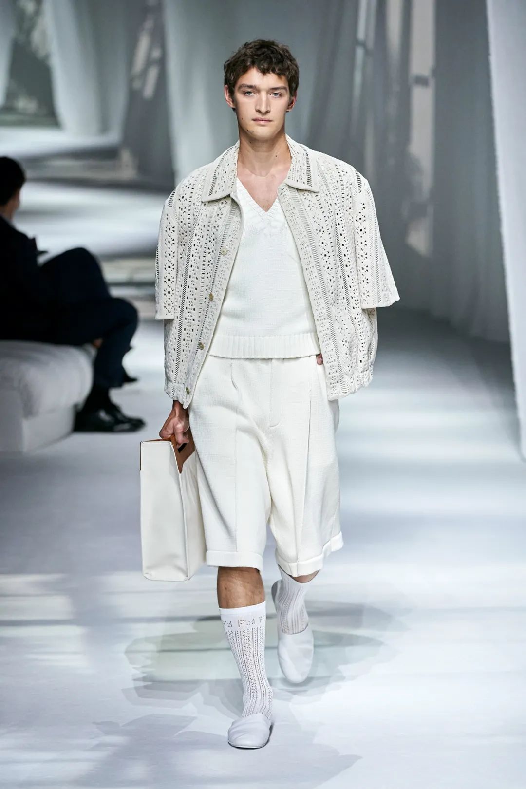 盘点十大芬迪服装一比一_芬迪的衣服好看吗-第2张图片-潮百科 盘点十大芬迪服装一比一_芬迪的衣服好看吗-第2张图片-潮百科