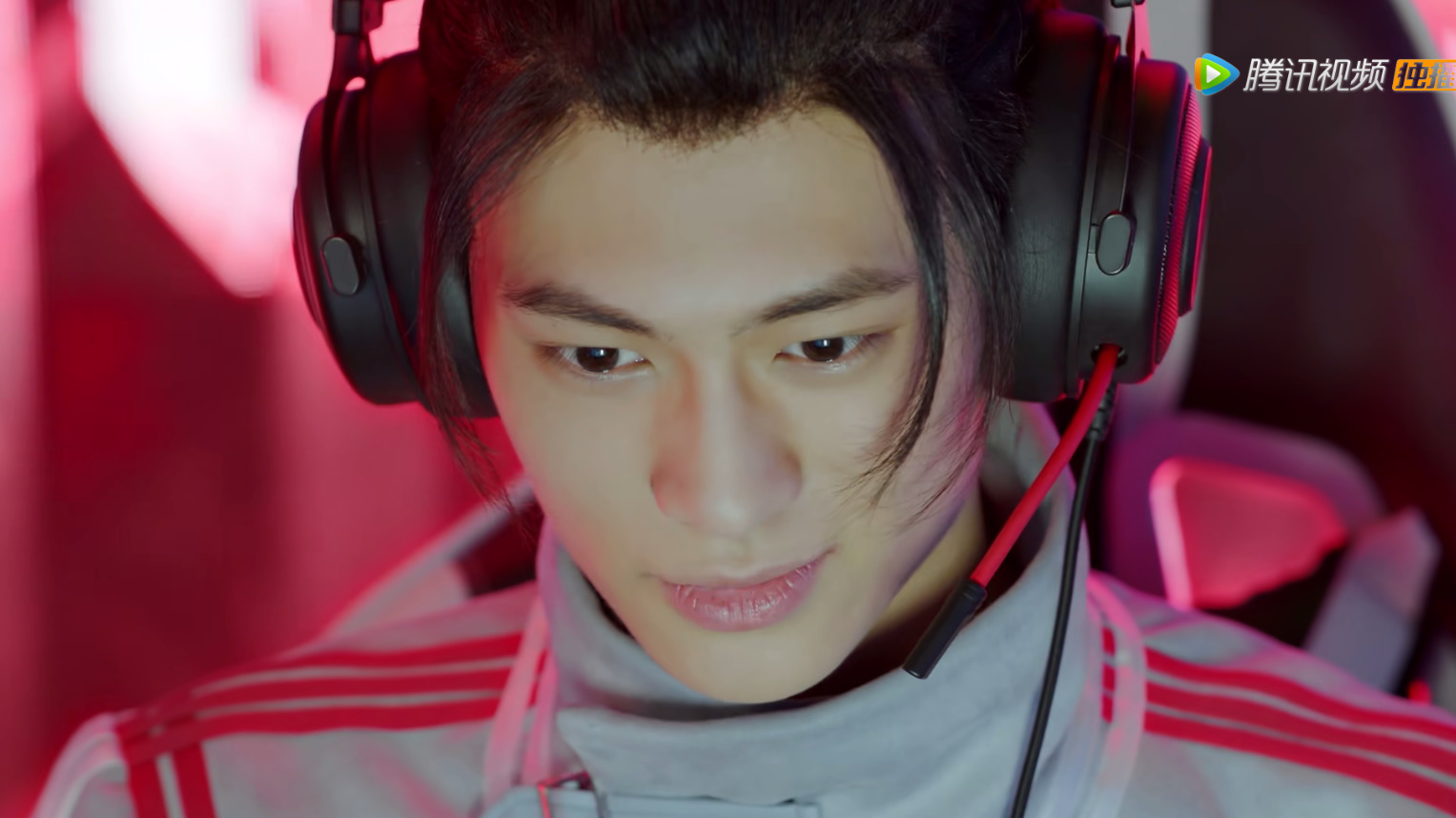 叶修不愧是套路王,一句话破坏孙翔,邱非两人心态,大徒弟被虐惨