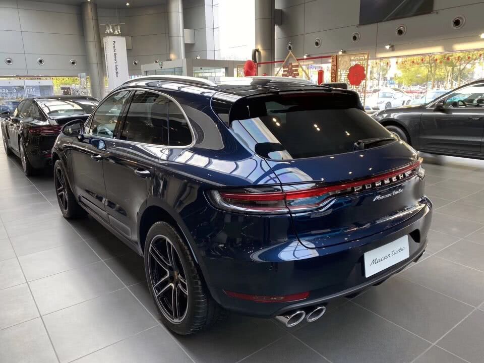 最新款保时捷macan到店!矩阵大灯 炫彩内饰,网友:缩小版卡宴!