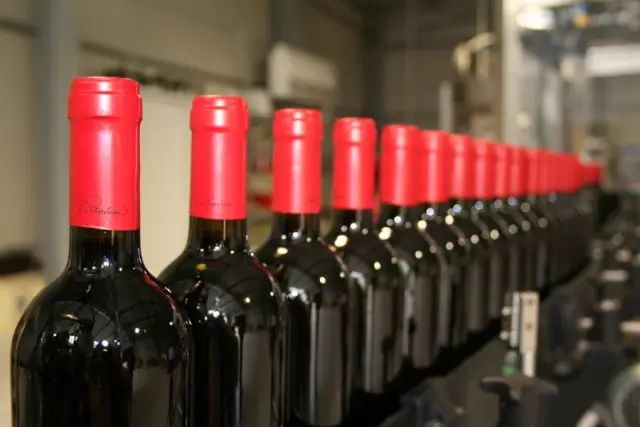 终于有人把红、白葡萄酒的酿造说清楚了