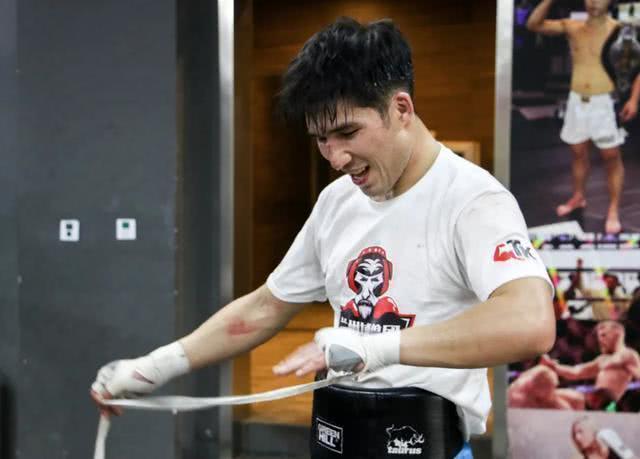 拳手马海:中国拳击金腰带满天飞,比赛不被认证,与武林风一个样