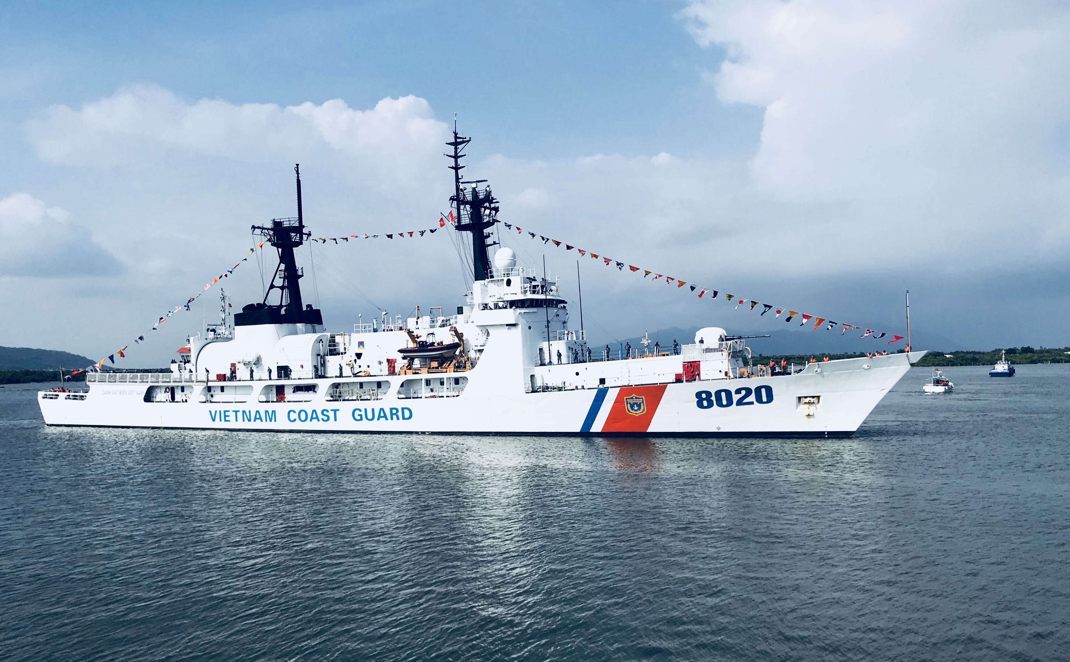 The Vietnamese Coast Guard takes over the second retired US patrol ship ...