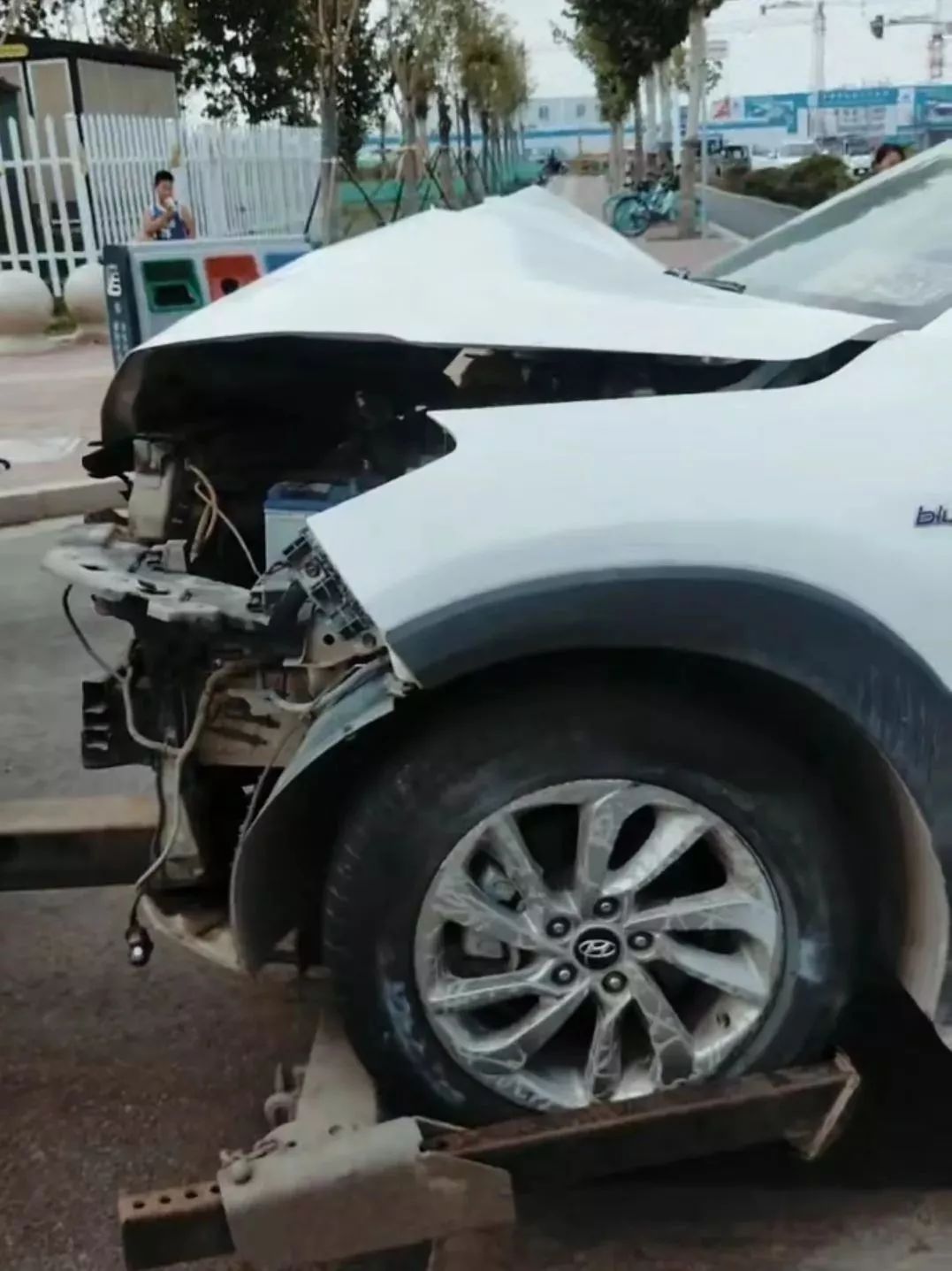 加注意 道路千万条,安全第一条 行车不规范,亲人两行泪 来源:乐游商丘