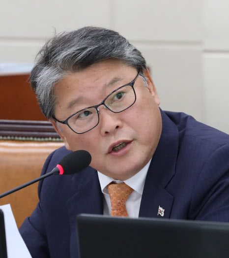 全光勋牧师被捕后,韩国部分亲朴派决定把集会方式改为网上举行