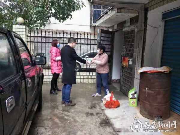 (爱心奶奶来社区捐款) 娄底新闻网讯(通讯员 周向荣 聂瑶)生命重于