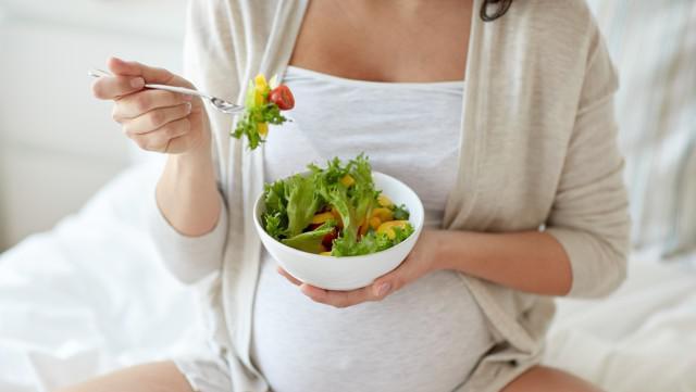 孕期吃三类食物,易引发胎儿发育异常,孕妈最好管住嘴