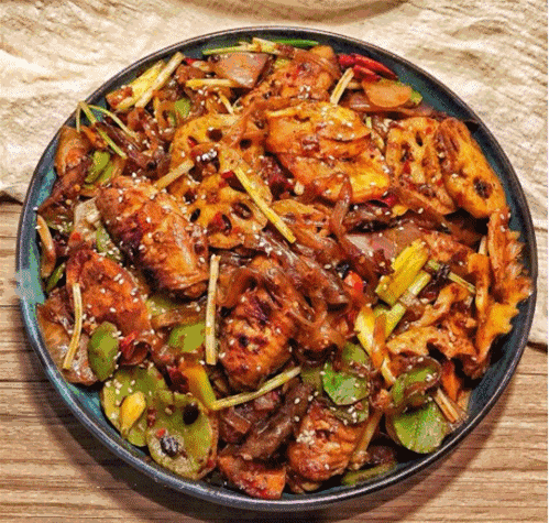 麻辣香锅,五花肉,香菇,土豆,午餐肉,基围虾