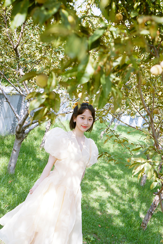 蒲诗韵浪漫系写真,穿着泡泡袖公主裙,像精灵公主一样!-看点快报