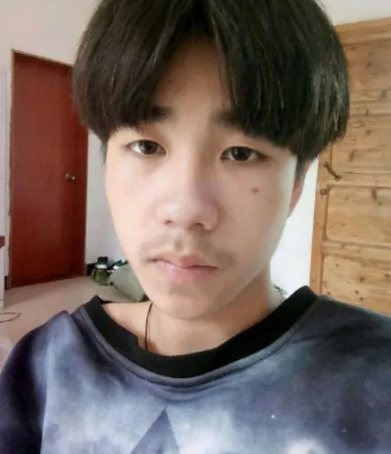 初中时期,男生自认为"很丢脸"的3行为,隔壁班花: 个qq呗?