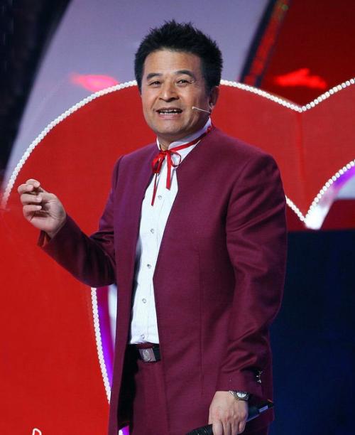 61岁毕福剑罕见露面,面容憔悴,网友:"老毕"再也回不来了!