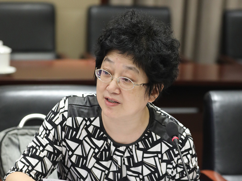 李晶教授指出,在线教师素养标准要具体而可行,在线教师素养标准应定位