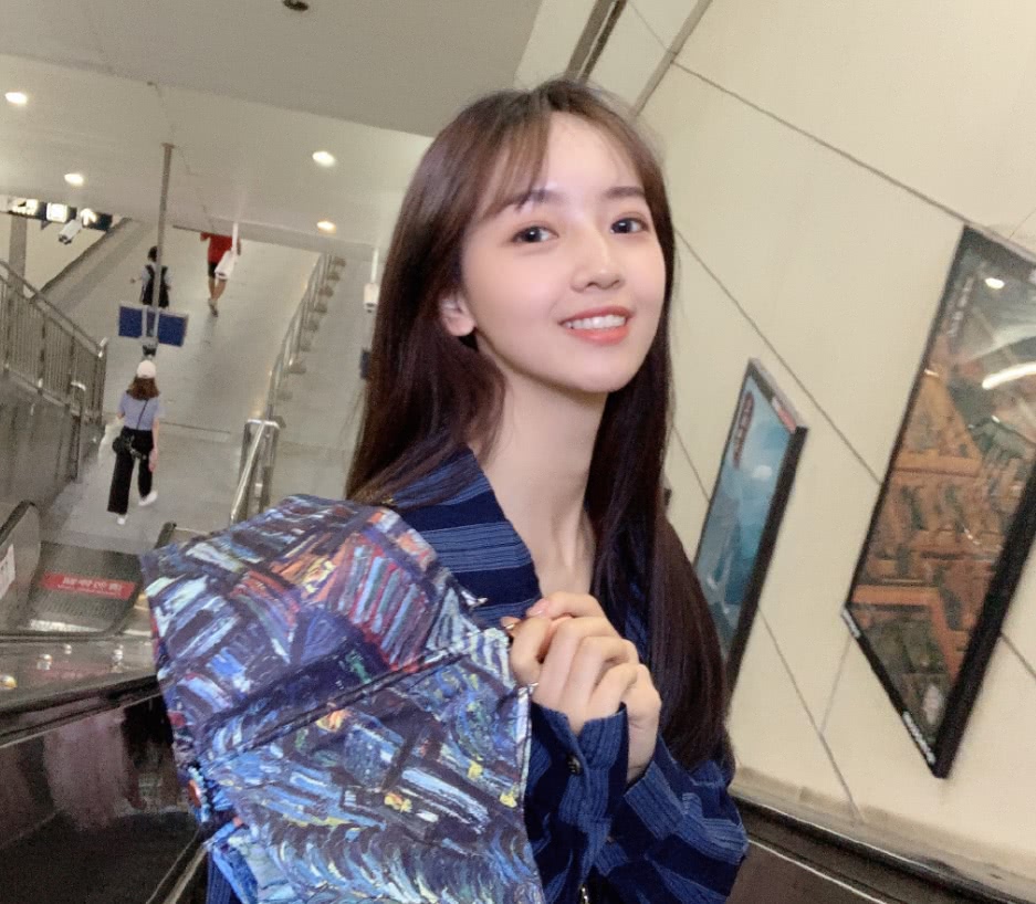 继北电校花"关晓彤"后,又火了一位校花,还是吴亦凡女朋友!