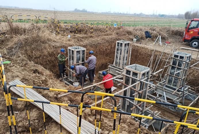 阳信县供电公司克服低温寒风恶劣天气进行新线路建设施工