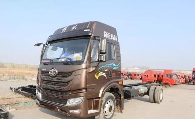外观全新升级,驾驶室是亮点,带您看运满满定制版解放龙vh2.0-看点快报