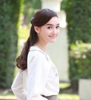 前段时间,泰星diana主演了一部泰剧《欺心瞒爱》,这是一部都市言情