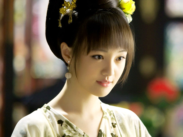 "齐刘海"古装也可以很美?杨幂精致,热巴可爱,而她美成了小仙女