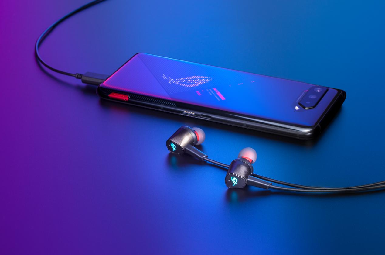 rog召开2021新品手机发布会,降临2游戏耳机惊艳亮相