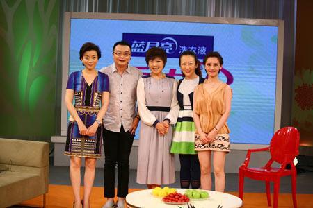 当时于丹和季达峰在大学的时候,两个人因为是同学,所以平时接触的机会