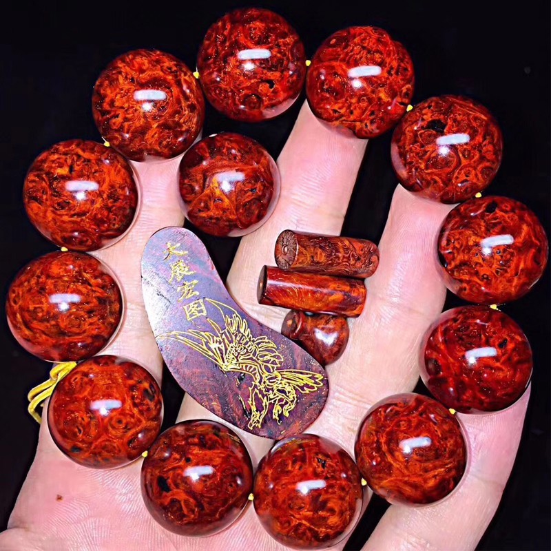 价值过万的小叶紫檀手串和几百的有什么区别，看这些图片就知道了