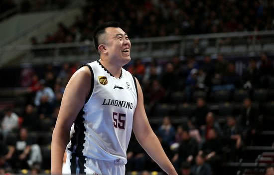 韩德君伤愈归来参加cba夏季联赛,却把所有球队得罪